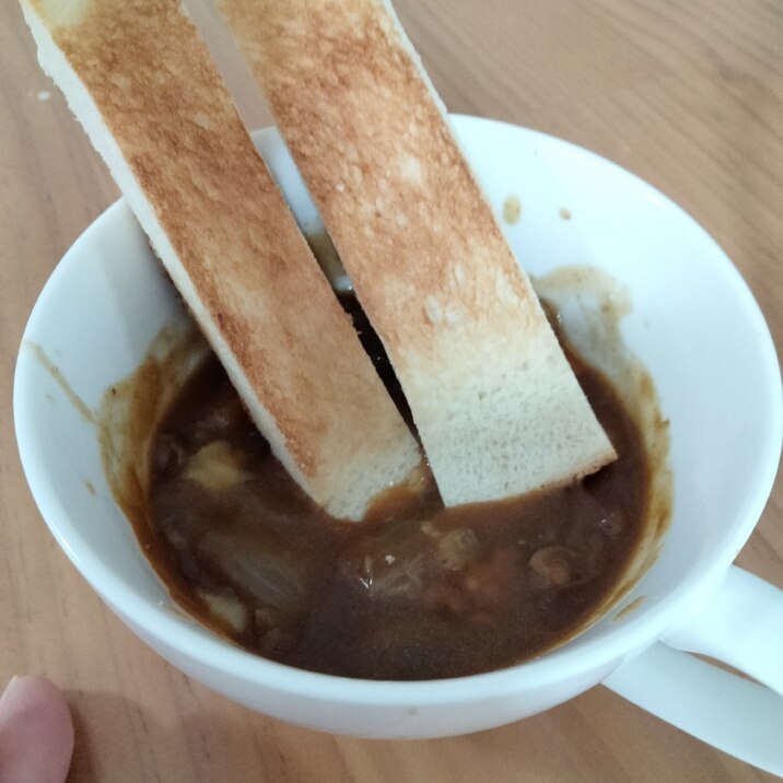 カレーリメイク、チーズカレーとスティックパン